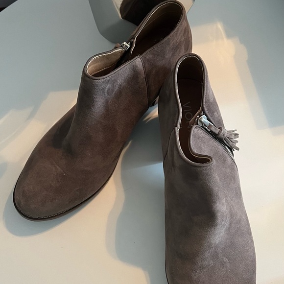 Vionic Serena gray neutral booties with tasseled zipper size 11 Leather - Picture 3 of 7